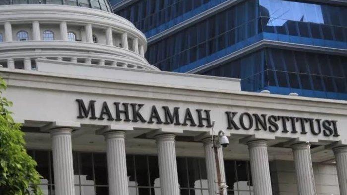 Gugatan Hapus Kolom Agama di KTP Ditolak, MK Tegaskan Warga Negara Harus Beragama 