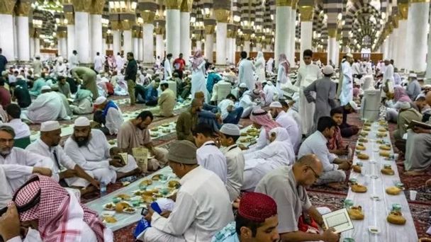 Arab Saudi Larang Buka Puasa Bersama di Dalam Masjidil Haram dan Masjid Nabawi Selama Ramadhan