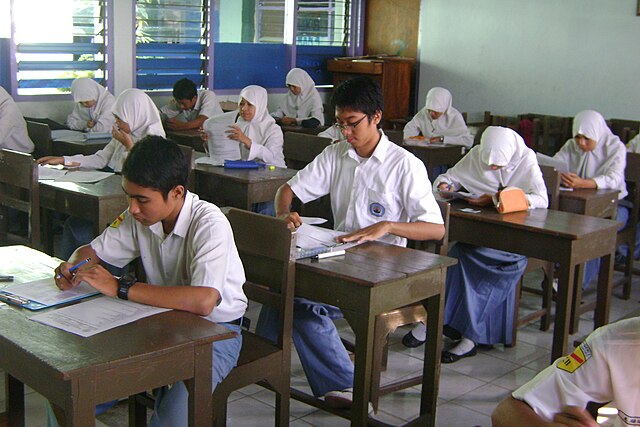 Ujian Nasional SMA Digelar November 2025, SD-SMP Tahun Depan 