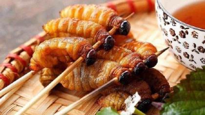 Program Makan Bergizi Gratis Bakal Sajikan Menu Belalang dan Ulat Sagu